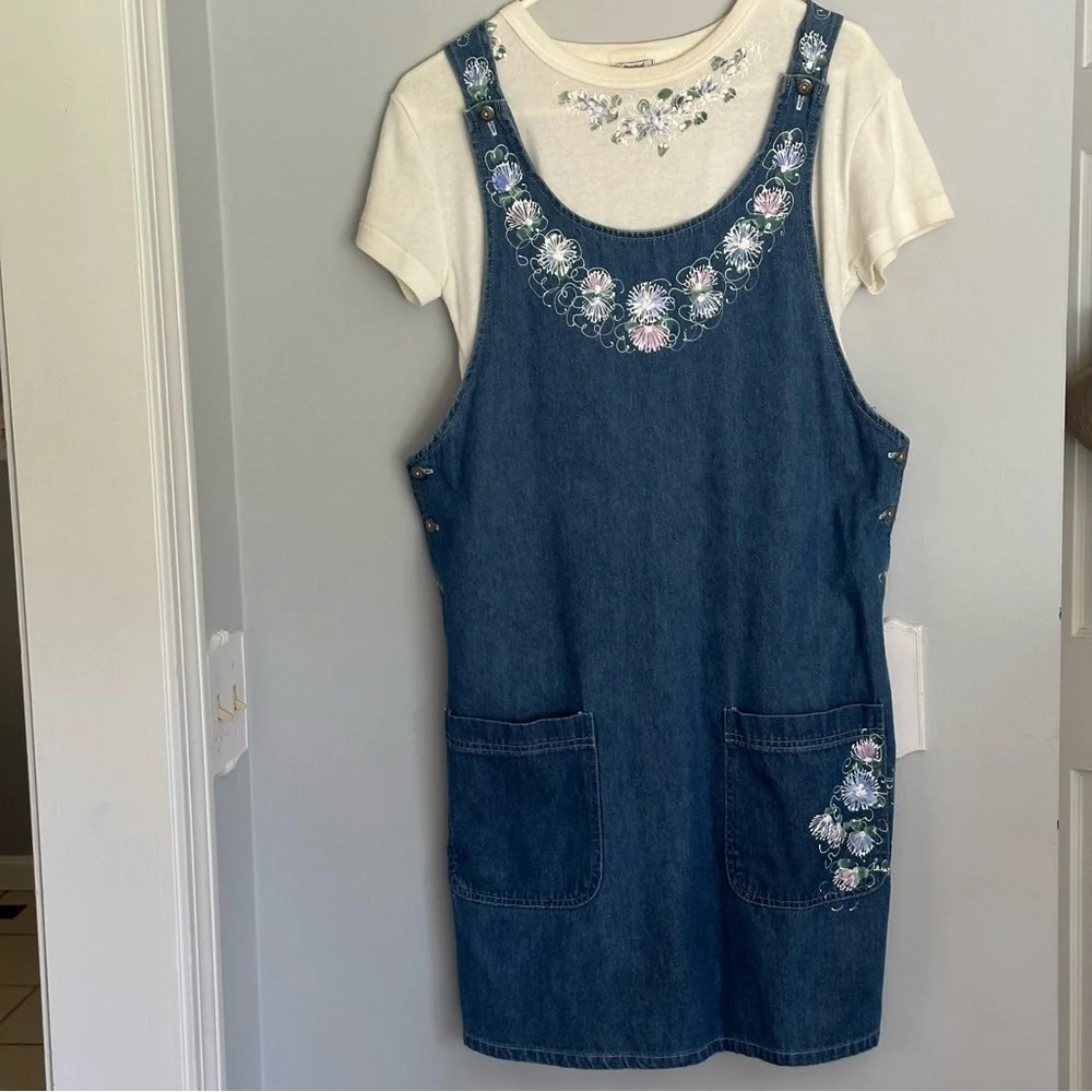 Denim jumper with top.Vintage by Deborah Ann.Painted floral design. - Picture 1 of 7